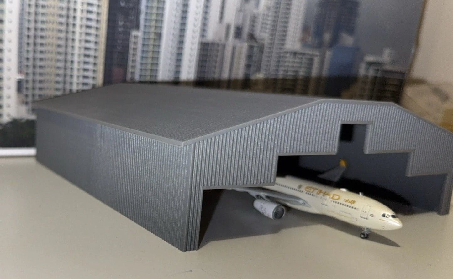 1/200 Large Hanger ( B747 / A340 size) Grey