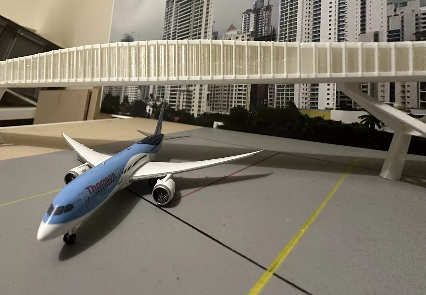 1/400 Gatwick Terminal Bridge