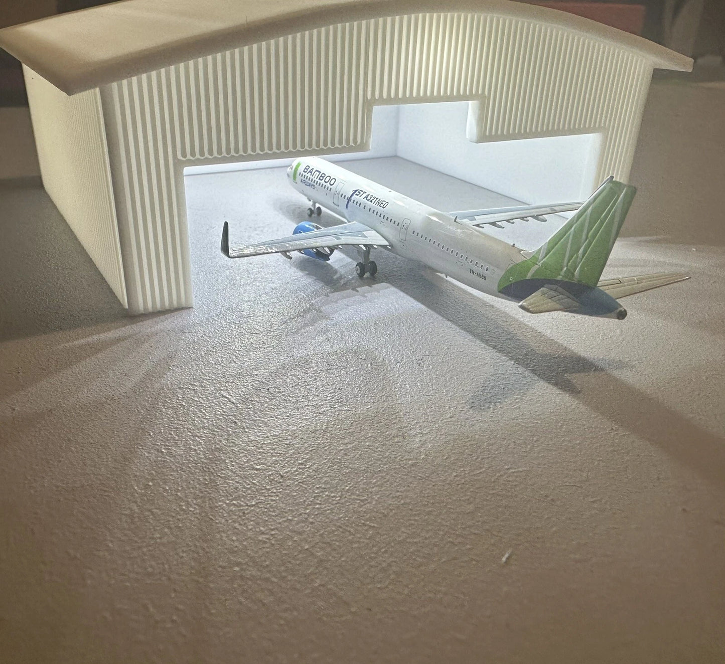 1/500 Small Hangar LED lit