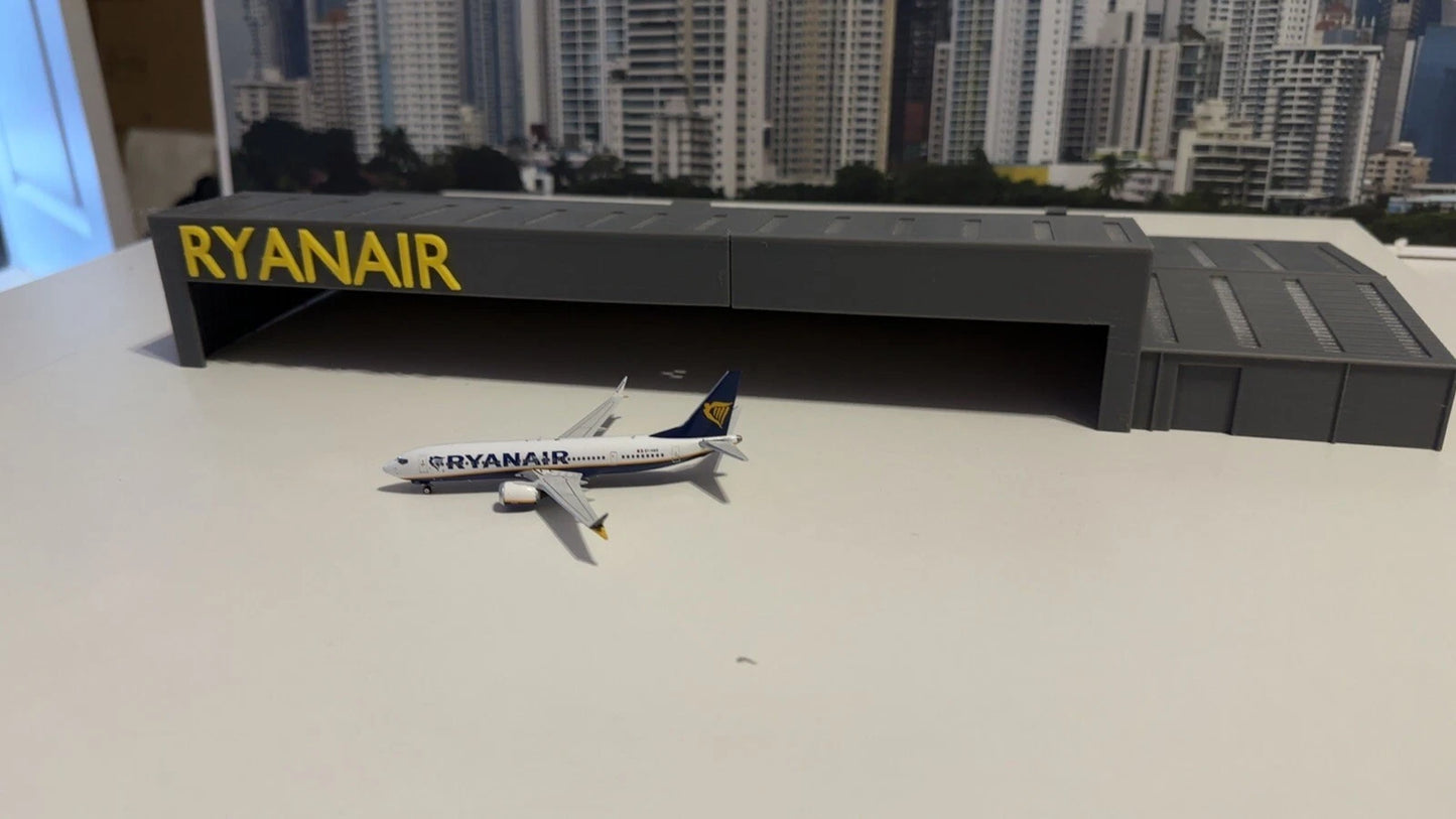 Ryanair Stansted Hangar 1/400 (LEDS)