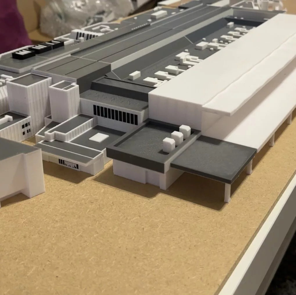 1/144 T4 Heathrow X24 gates (Gates included)
