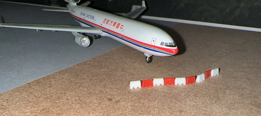 200x Barrier Airport Blocks 1/72 Red + White