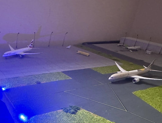 1/500 (x8) Model Airport Taxiway lights (Blue) Battery Operated