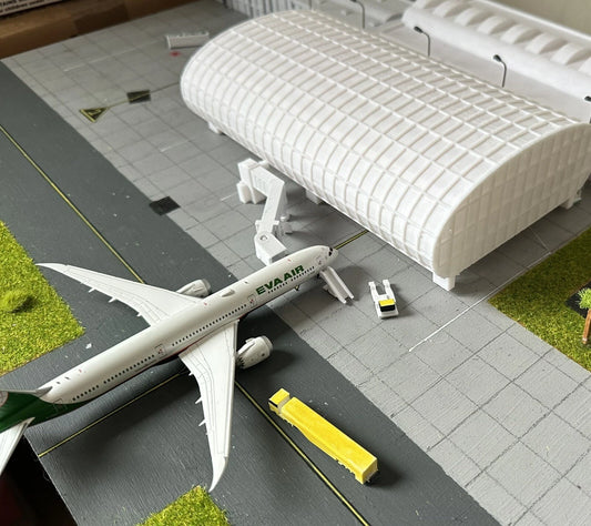 1:400 White Model Airport Terminal
