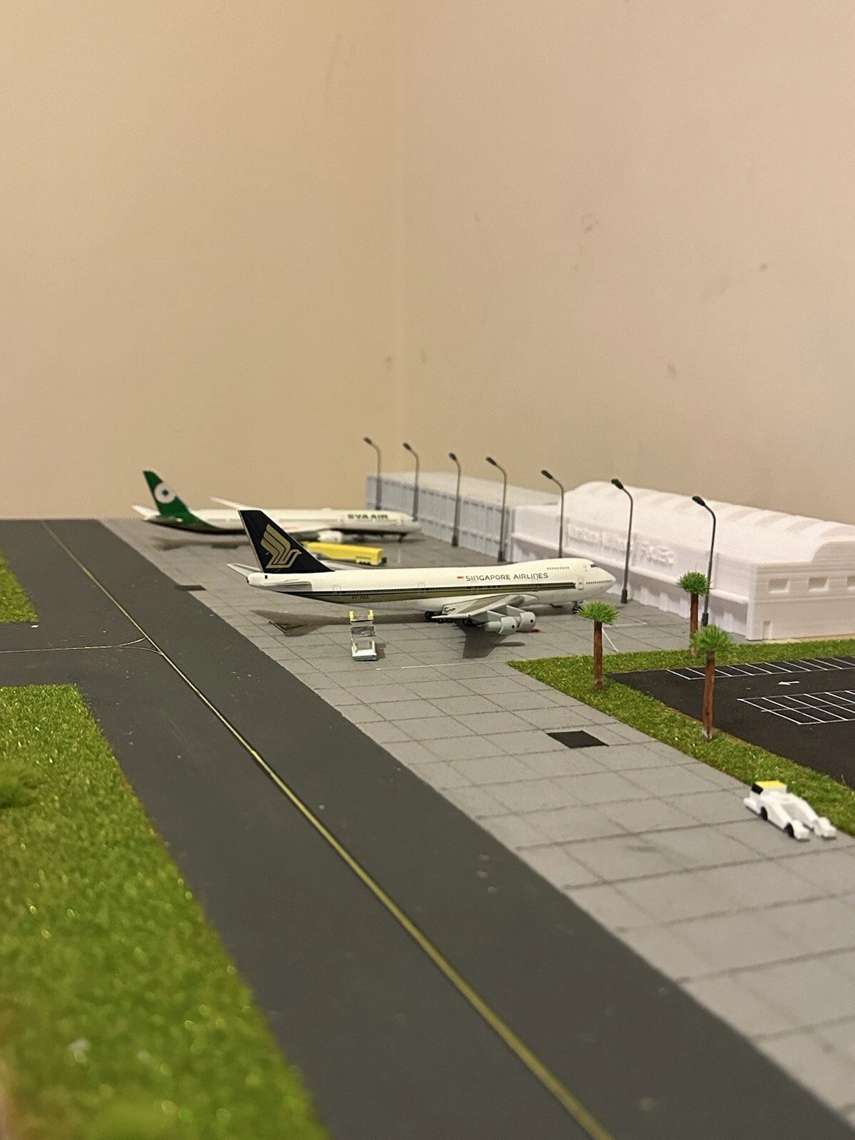 1/400 Custom Projects Terminal/Building (Real/Fictional) (Read Disc)