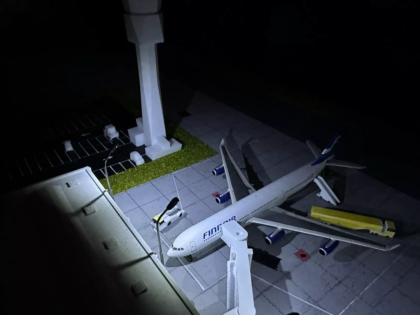 1/400 Custom Projects Terminal/Building (Real/Fictional) (Read Disc)