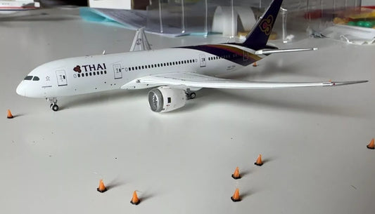 X200 1/500 Airport cones