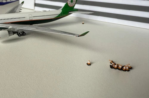 Cones Orange & White (35x) 1:72 Diorama Accessories
