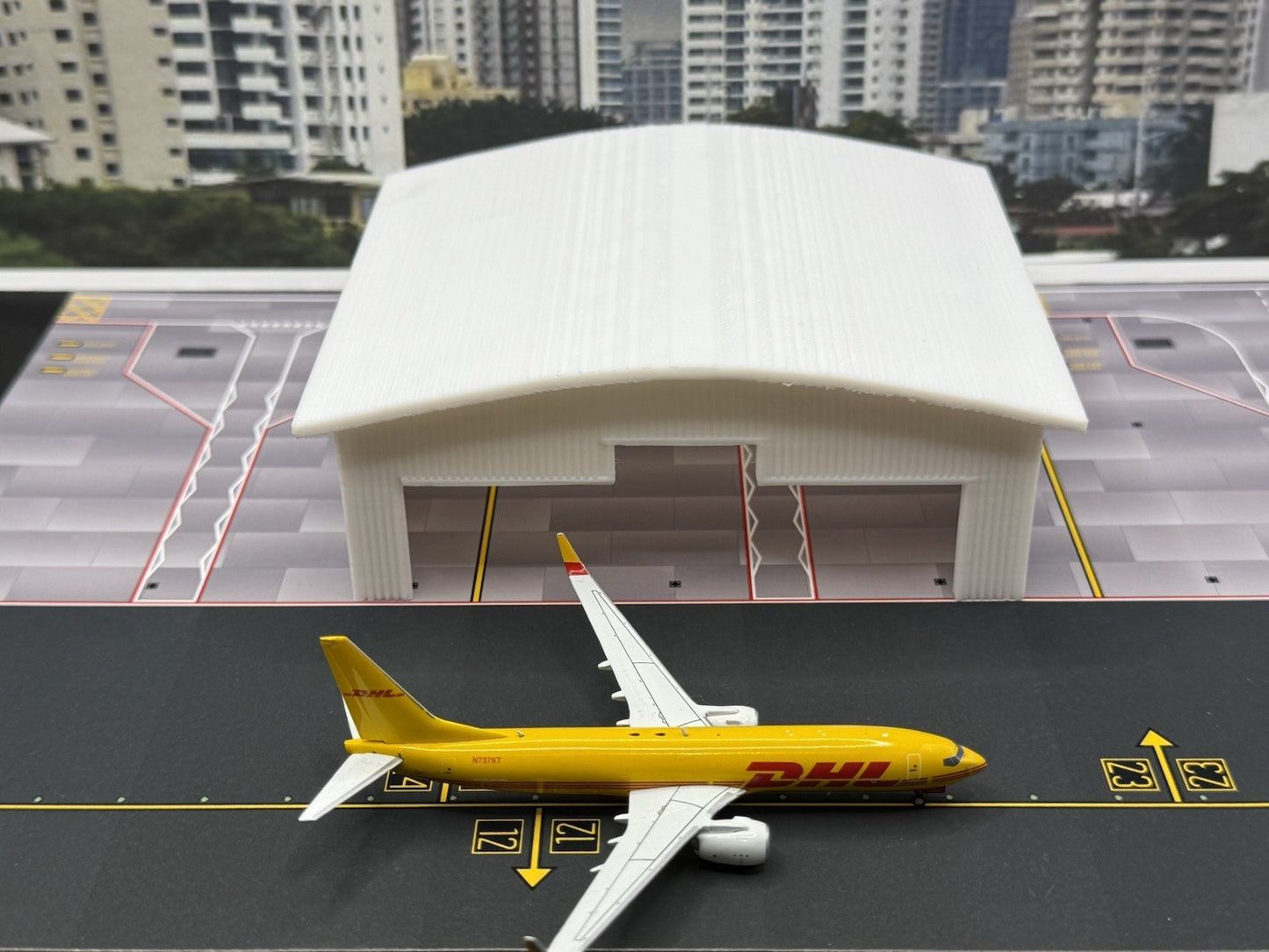 Small Hanger (White) 1:500 Diorama Model