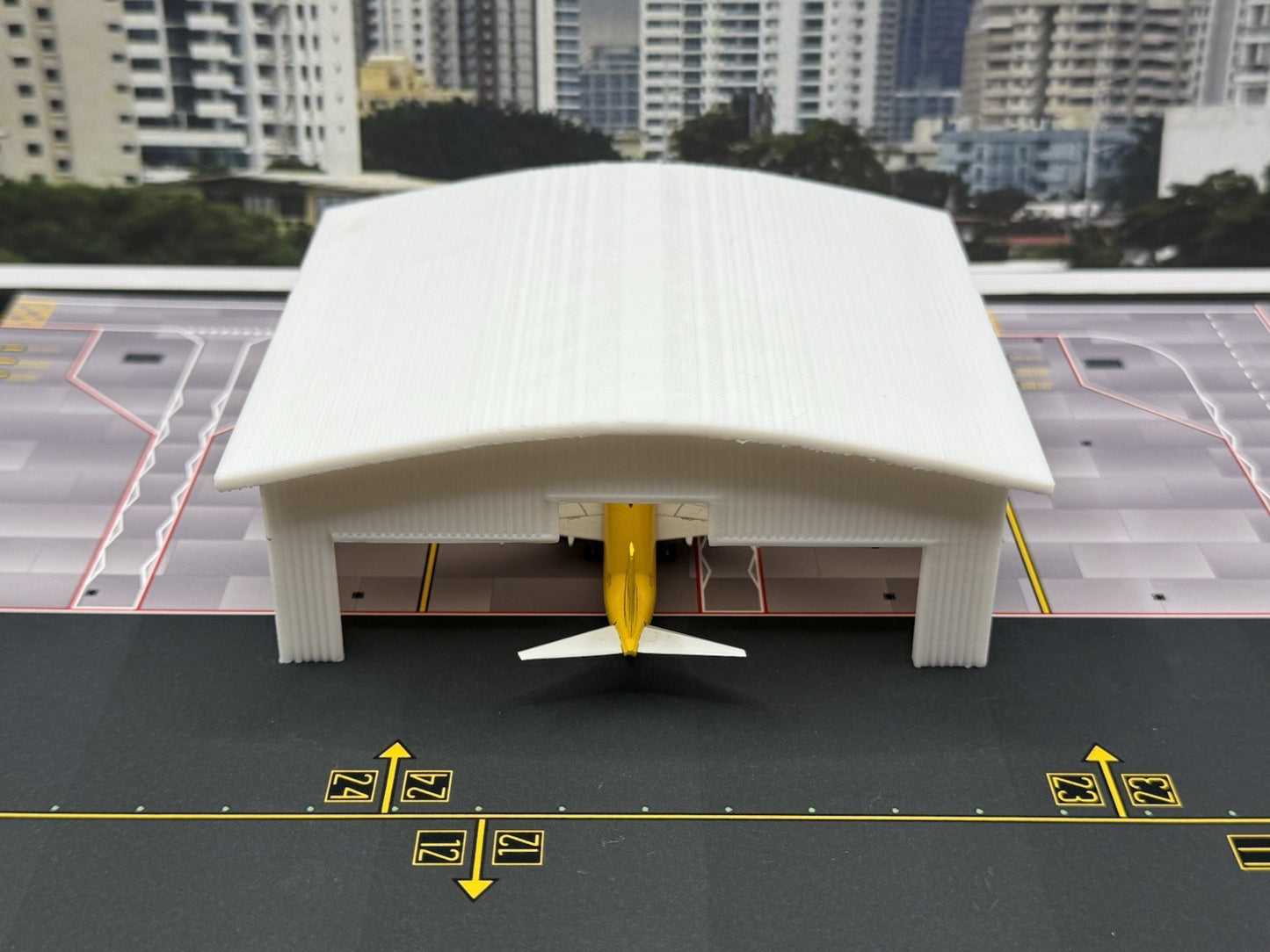 Small Hanger LED (White) 1:200 Diorama Model